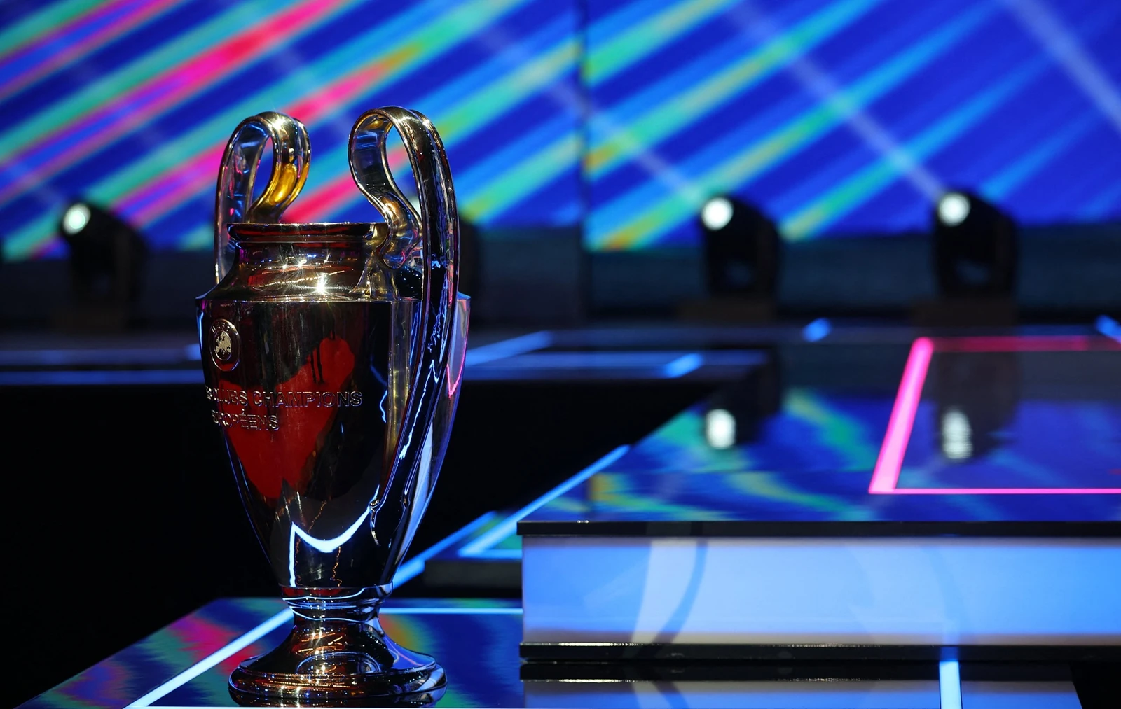 قرعة دوري أبطال أوروبا.. سان جيرمان سيواجه برشلونة والسيتي وأستون فيلا