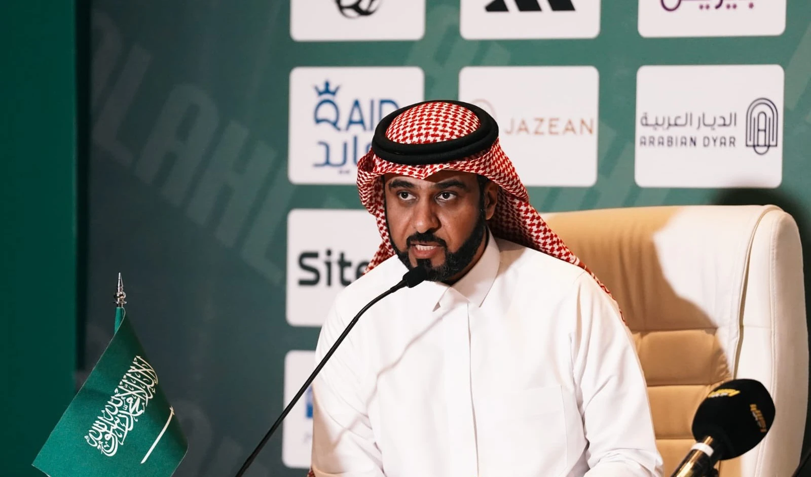 الفهمي يكشف كواليس الأهلي.. رحيل محرز وكيسيه بقرار فني