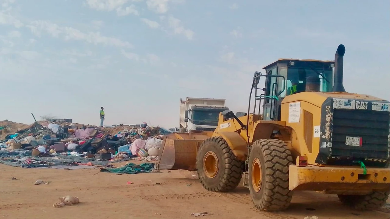 ضبط وإزالة 230 بسطة عشوائية في الخمرة بجدة