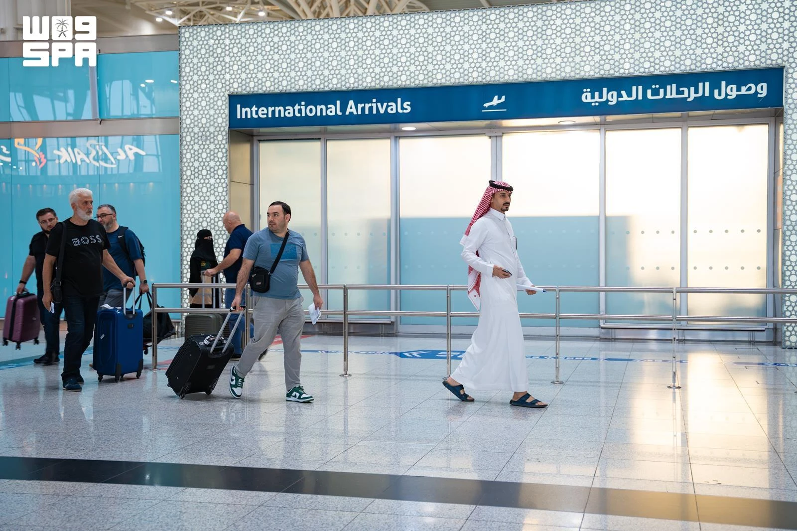 وصول أول وفود الدفعة الرابعة من ضيوف الملك للعمرة