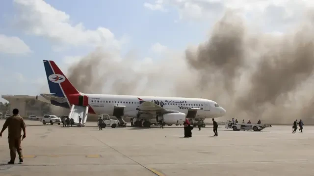 هجوم باليستي حوثي يستهدف مطار عدن الدولي 