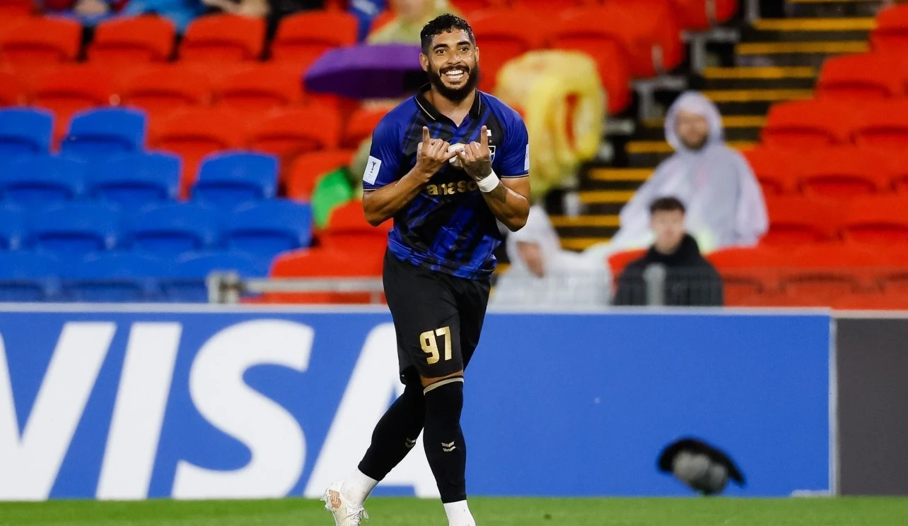 غامبا أوساكا يتصدر مجموعة شرق آسيا "مؤقتا" بفوز خارج الديار