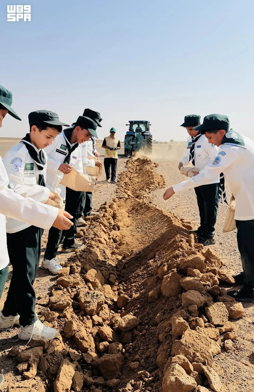 حائل تطلق موسم نثر البذور دعماً للتشجير الوطني 
