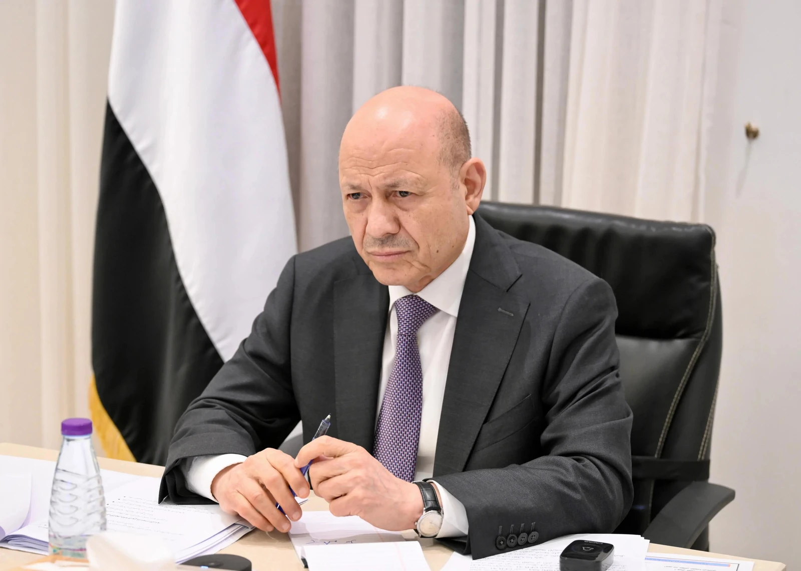 "العليمي": لن نسمح بأي خرق للأجواء اليمنية مستقبلًا