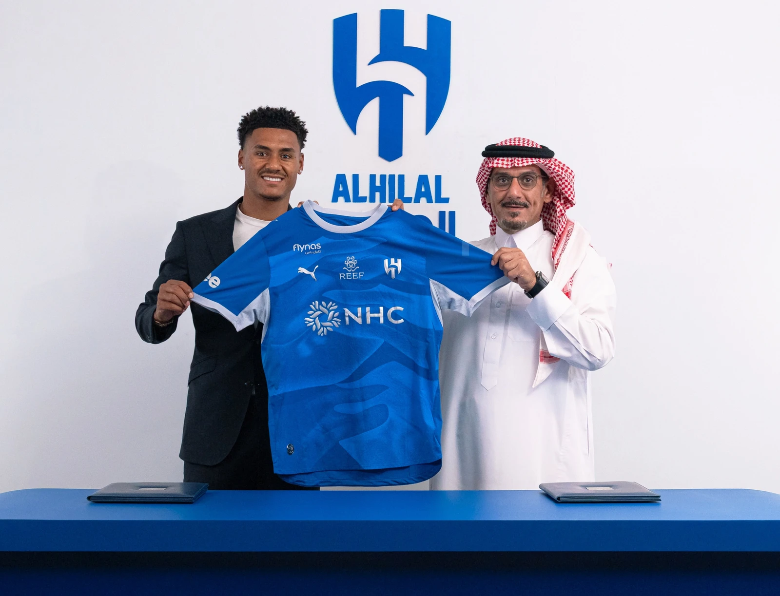 الهلال يعلن التعاقد مع أولي واتكينز لمدة 3 أعوام