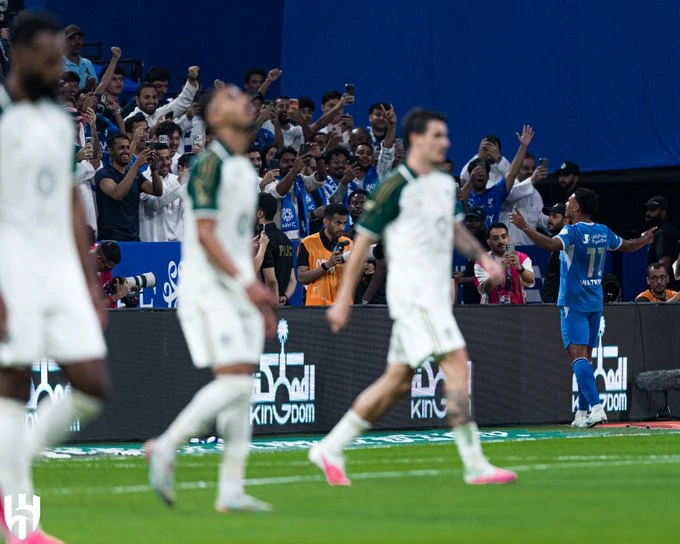 واتكينز: جماهير الهلال استثنائية.. وزملائي يسهلون مهمتي
