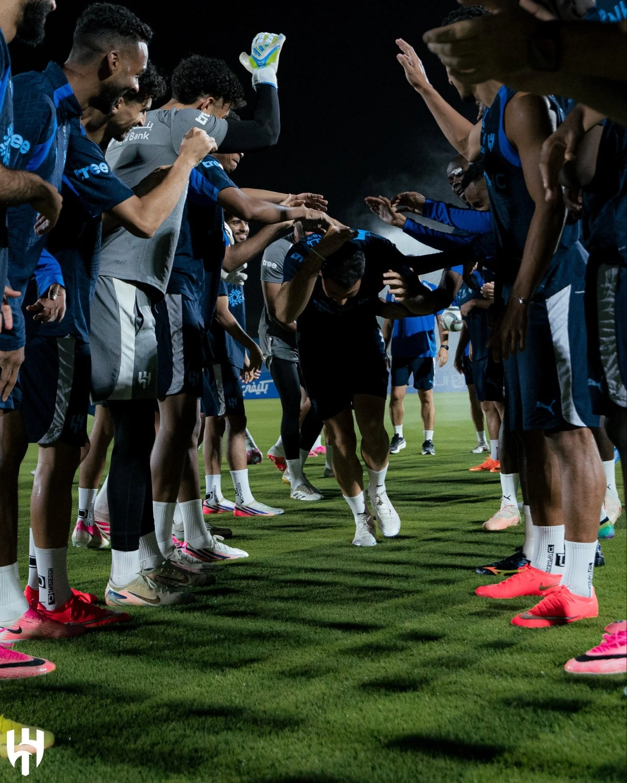 مارتينيلي يشارك في تدريبات الهلال قبل ديربي الشباب