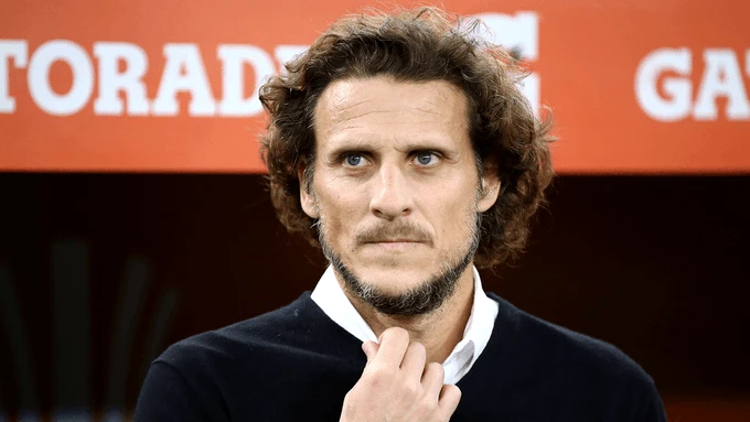 أوروغواي تعين دييغو فورلان مدربًا للمنتخب خلفًا لبييلسا