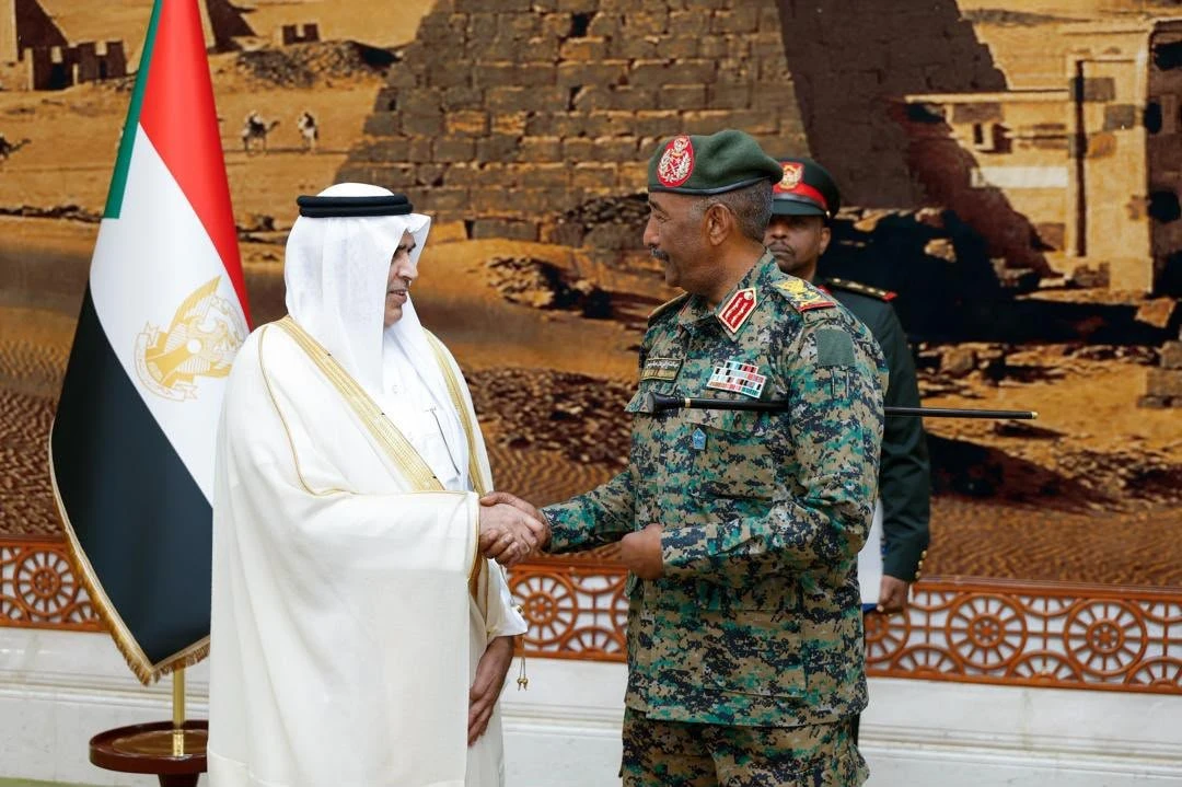 السفير الحربي يسّلم أوراق اعتماده لرئيس مجلس القيادة السوداني