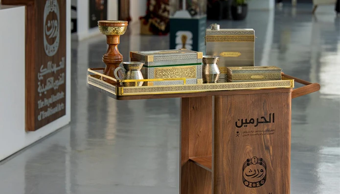 أدوات حرفية سعودية مبتكرة لغسل الكعبة المشرفة