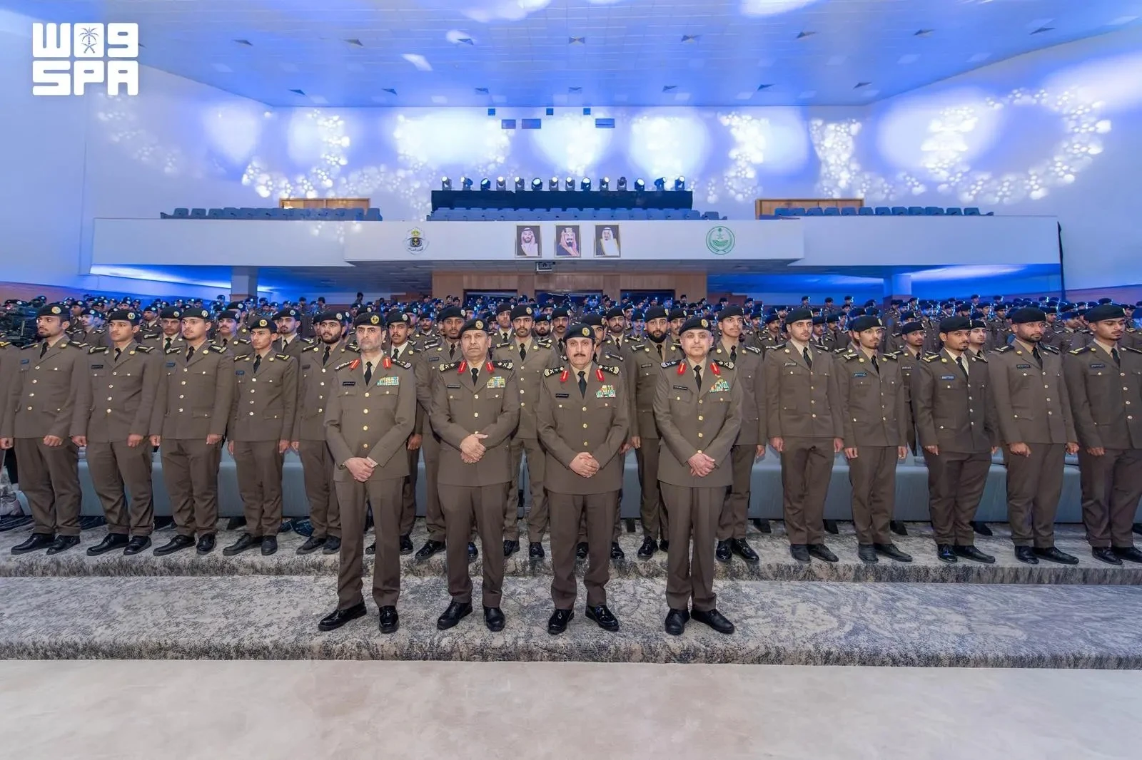 وزير "الداخلية" يرعى حفل تخريج الدورة التأهيلية للضباط بالرياض