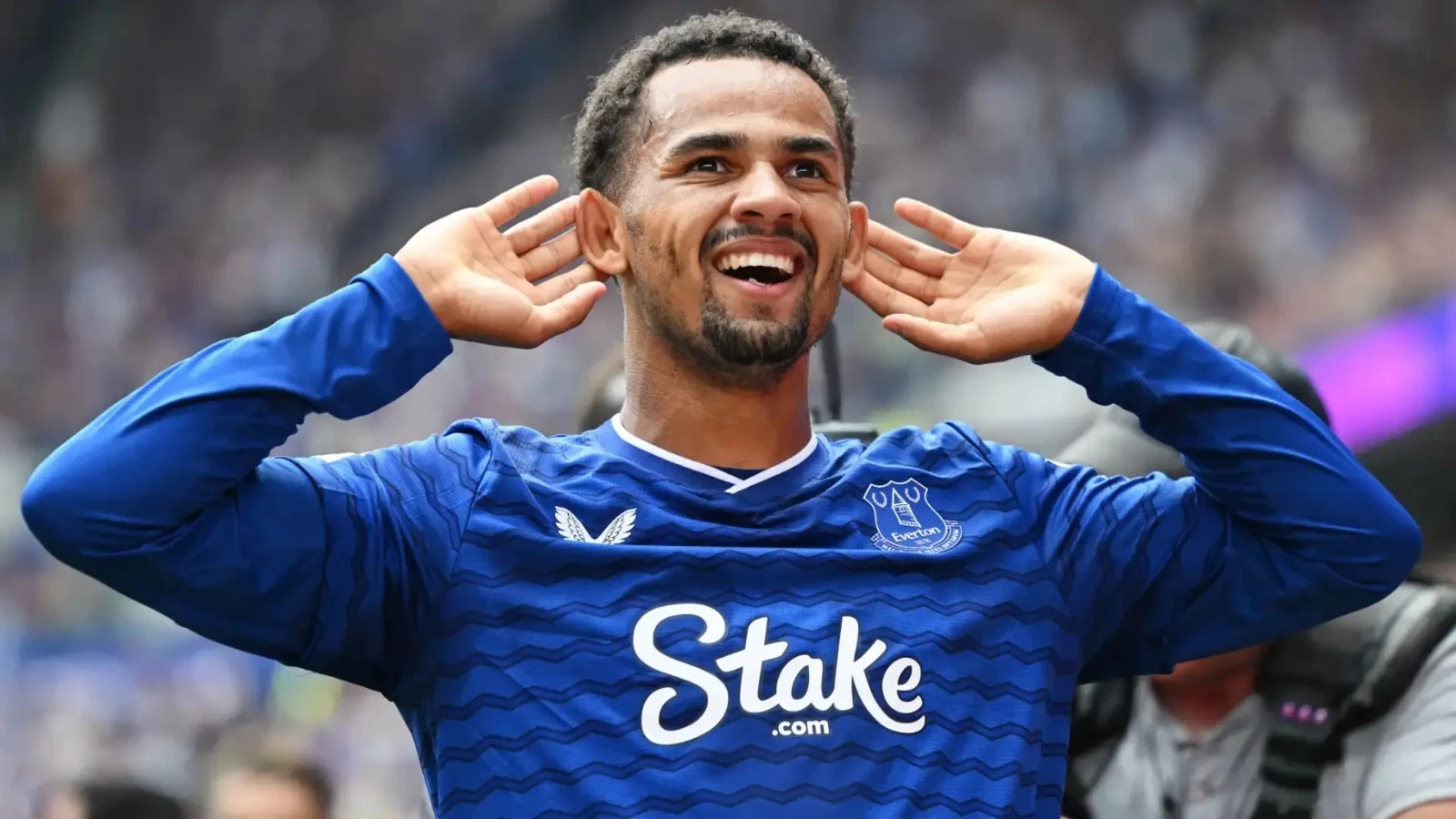 ندياي يطلب الرحيل من إيفرتون بعد ارتباط اسمه بالهلال