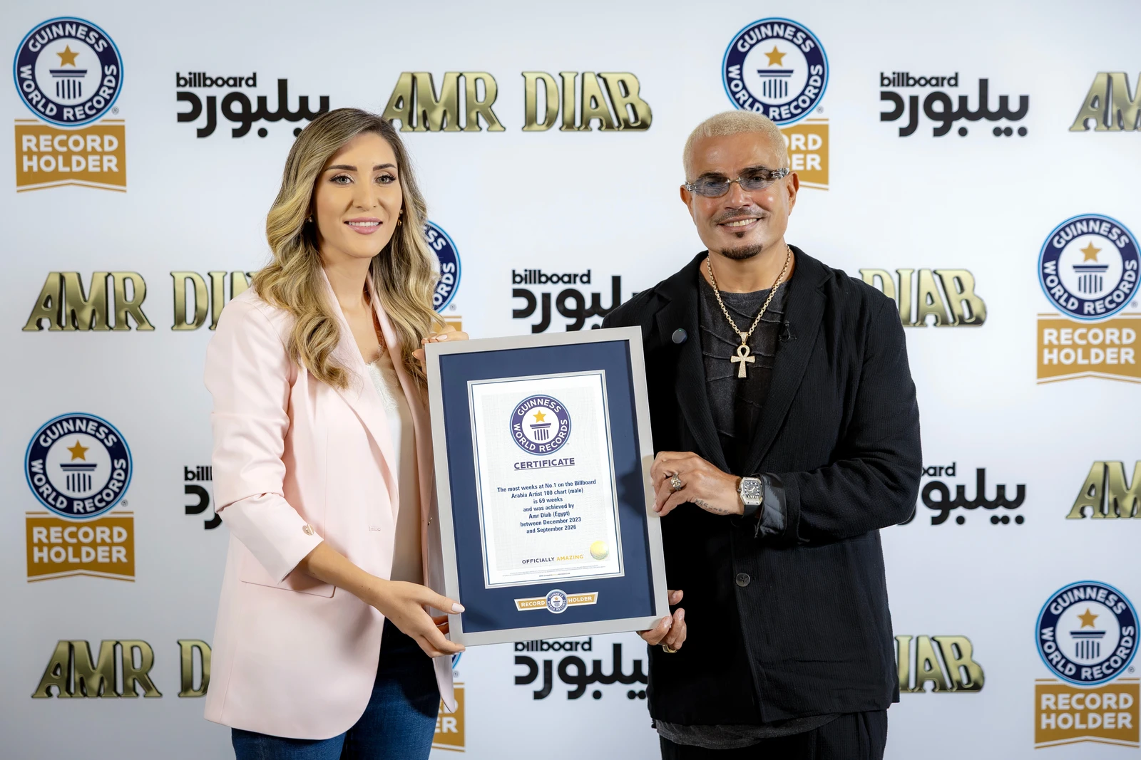 عمرو دياب يحصد لقباً جديداً من غينيس للأرقام القياسية عن إنجازه على قوائم بيلبورد عربية
