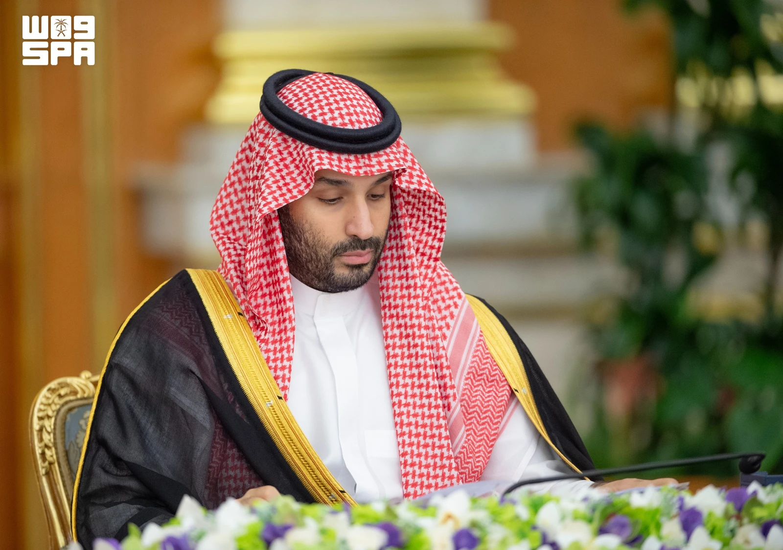 ولي العهد يرأس مجلس الوزراء في جدة