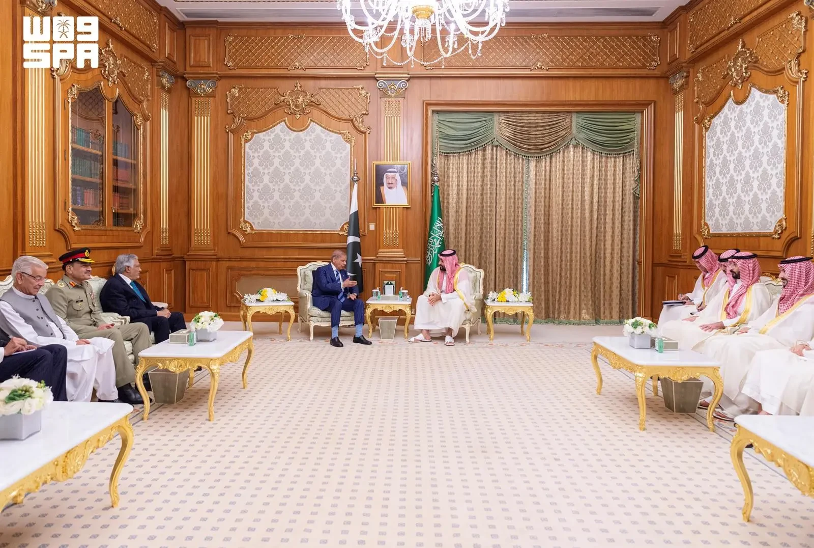 ولي العهد يبحث مع أردوغان وشريف مستجدات الأوضاع في المنطقة