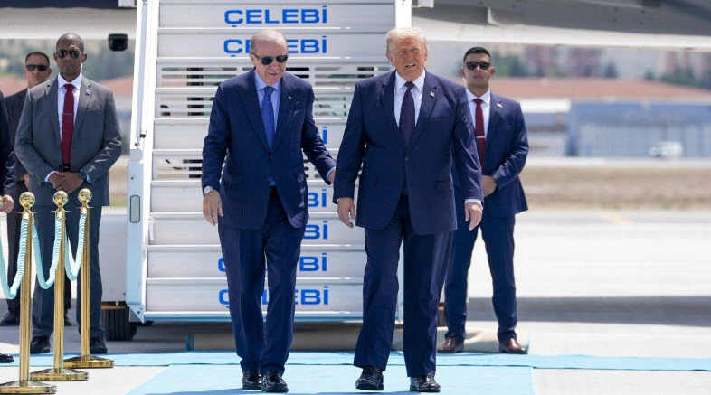 أردوغان يستقبل ترامب لدى وصوله أنقرة
