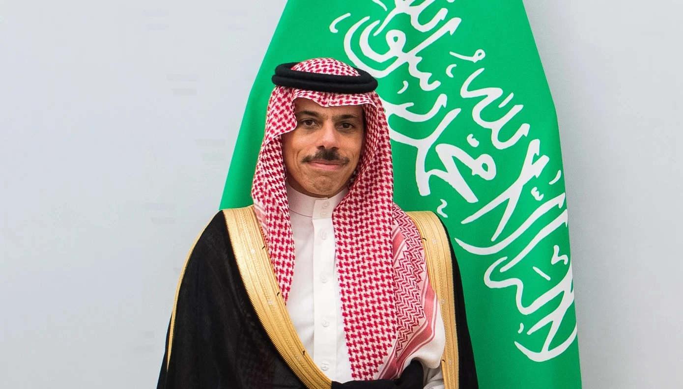 وزير الخارجية يستعرض العلاقات الثنائية مع نظيره اليوناني