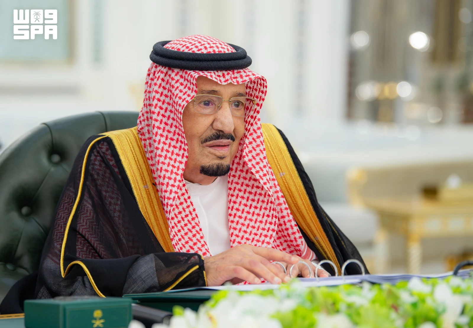 خادم الحرمين الشريفين يرأس جلسة مجلس الوزراء 