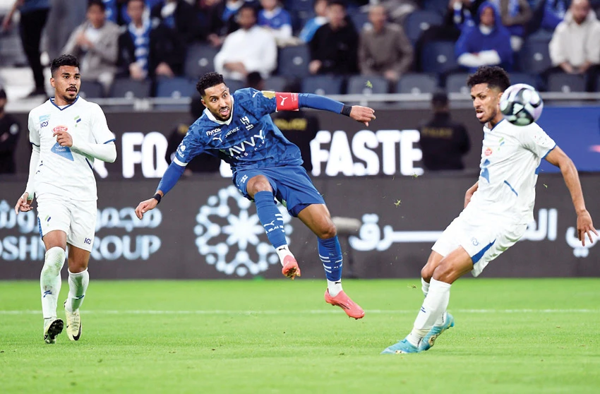 الدوسري يتصدر هدافي مواجهات الهلال والفتح بـ9 أهداف