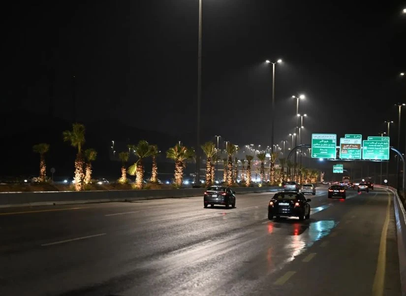 مركز إدارة الأزمات بمكة يحذر سالكي الطرق من الأمطار