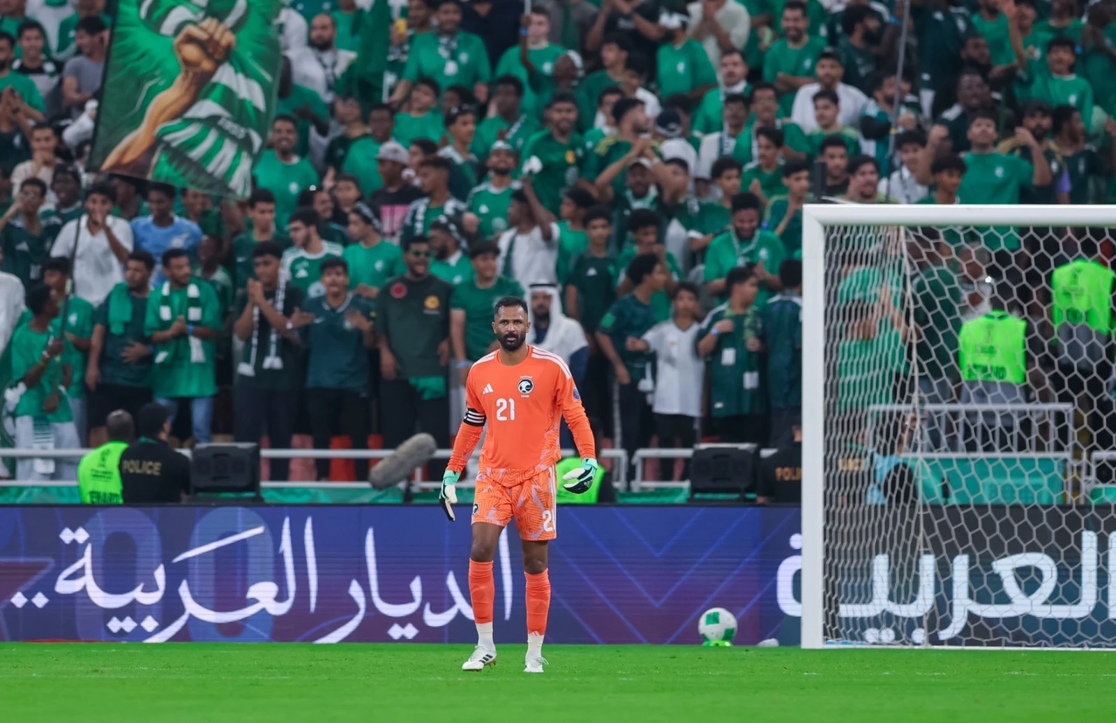 محمد العويس.. قفاز الأمان في المواعيد الكبرى  