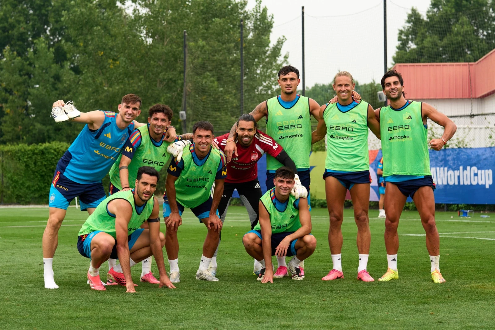 العواصف الرعدية تلغي تدريب إسبانيا قبل نهائي كأس العالم