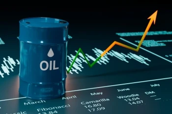 النفط يرتفع 2% بعد استهداف سفينة شحن قرب عُمان