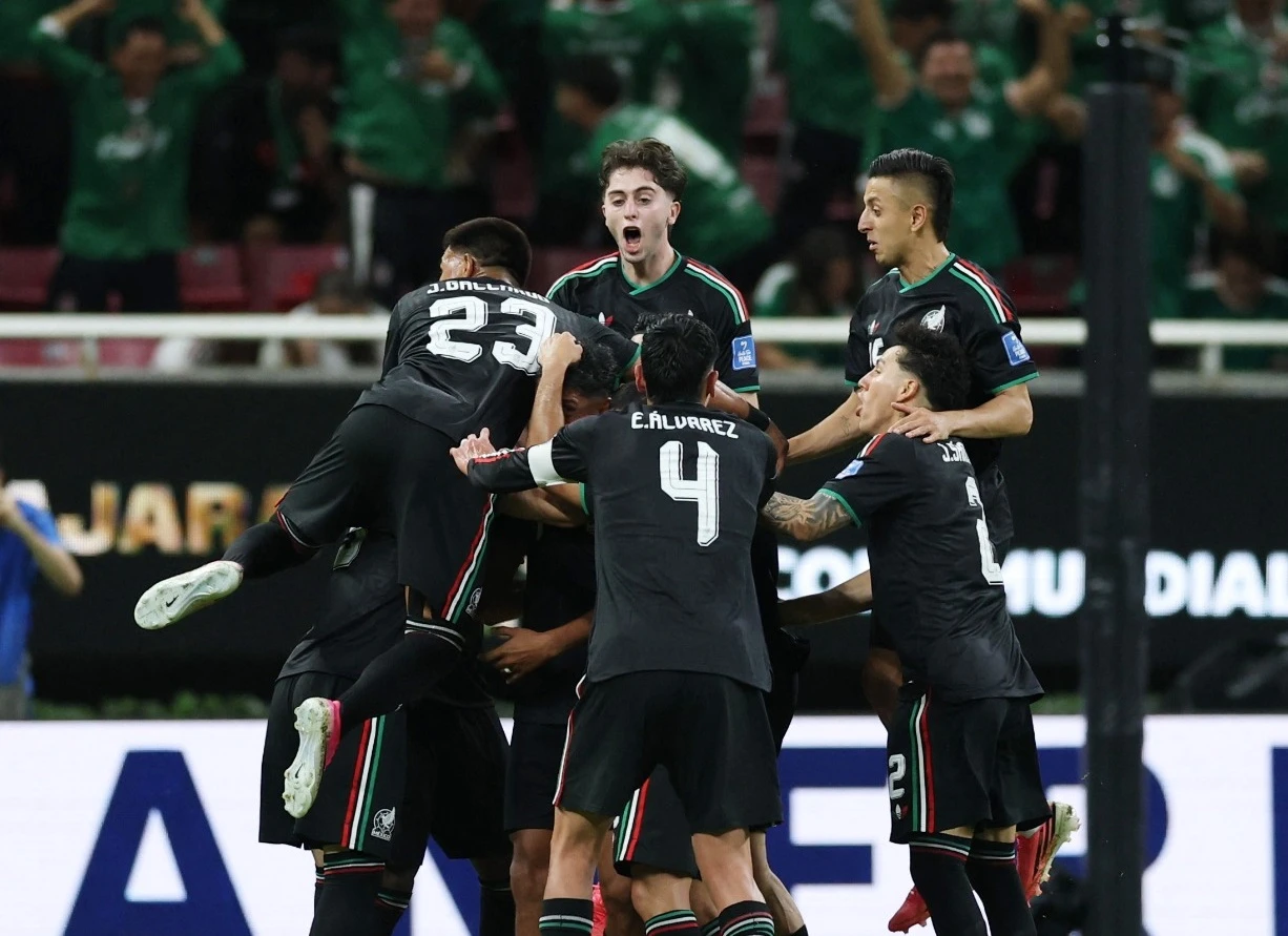 تأخير مباراة المكسيك والإكوادور في دور 32 بكأس العالم بسبب العواصف