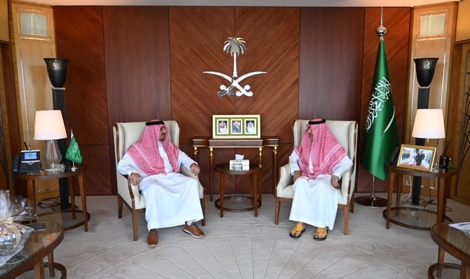 سفير المملكة في القاهرة يلتقي مسؤولي الجيل