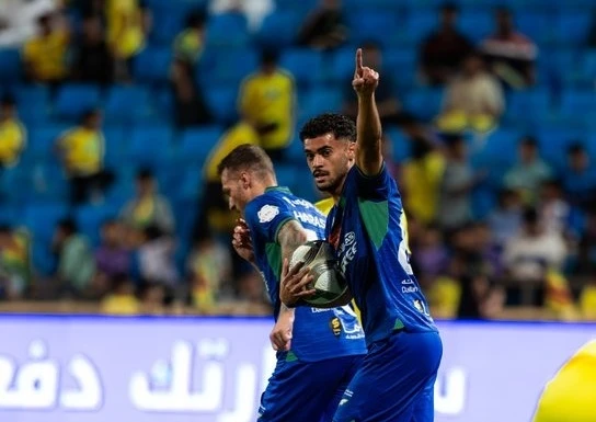 الفتح يفقد مدافعه في مواجهة الهلال  