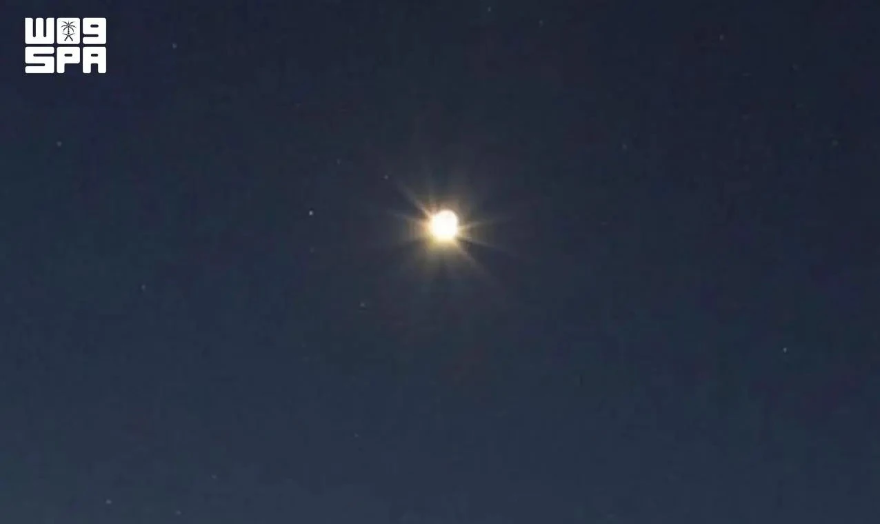 الزهرة يخطف الأنظار من الأفق الغربي بعد الغروب