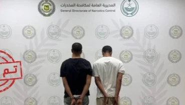 القبض على مخالف ومقيم بالرياض لترويجهما 7 آلاف قرص خاضع للتداول