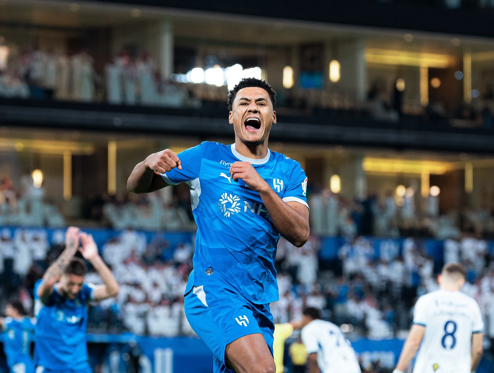 الهلال يفوز على الفتح ويستعيد صدارة دوري روشن