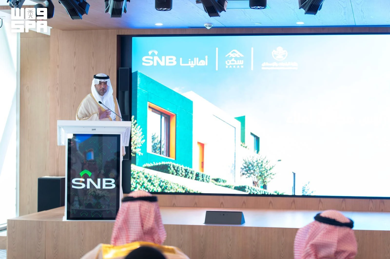 وزير البلديات يسلّم وحدات سكنية للأسر المستحقة