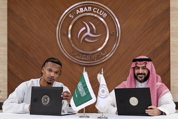 "أمجد علي" مستمر مع الشباب حتى 2029