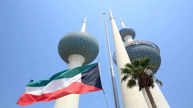 الكويت تتصدى لهجمات صاروخية ومسيرات معادية