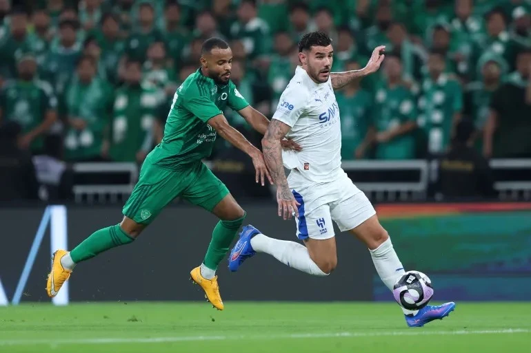 الهلال يطارد رقمًا تاريخيًا أمام الأهلي