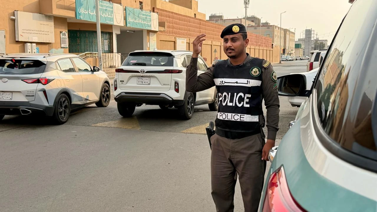 "المرور" يشدد على قواعد المرور والسلامة قرب المدارس