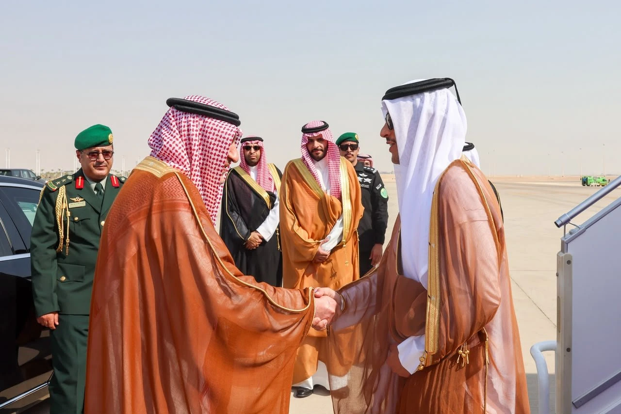 وزير خارجية قطر يصل إلى الرياض