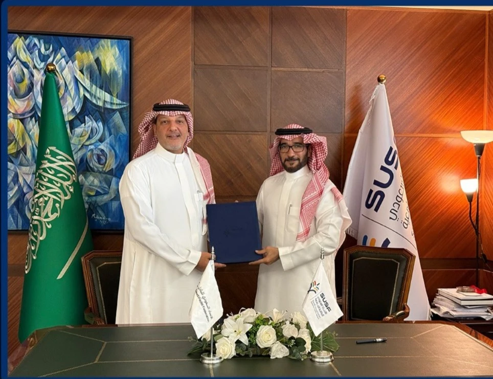 اتفاقية تعاون بين الاتحادين السعودي للبادل والرياضة الجامعية  