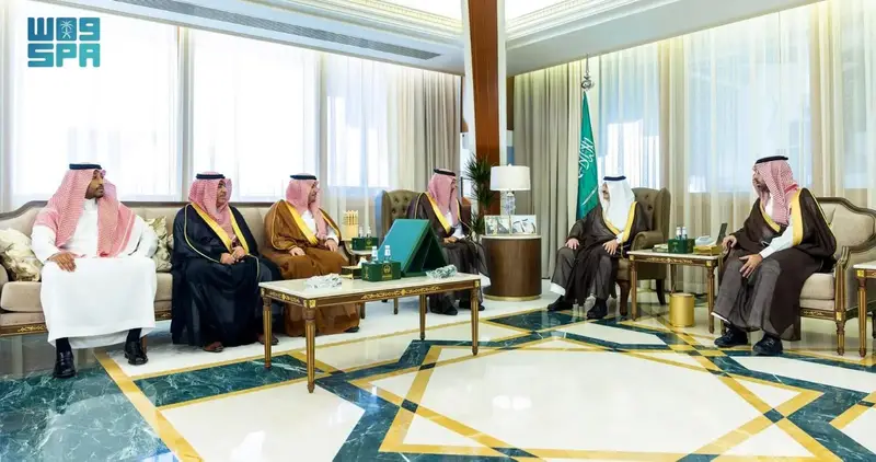 أمير المنطقة الشرقية يستقبل إدارة نادي النهضة