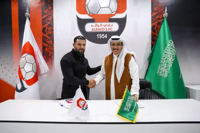 التونسي ناصيف البياوي يوقع على عقود تدريب الرائد