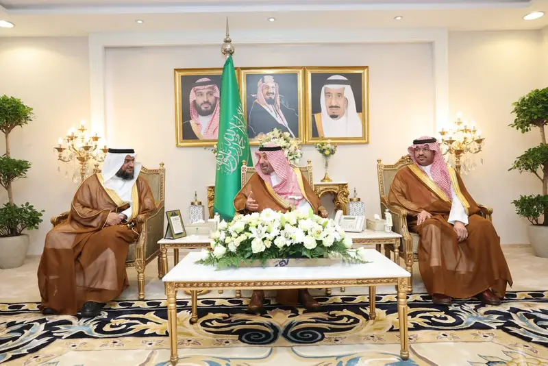 أمير نجران يُسلّم وثائق تملك الوحدات السكنية للمستفيدين من تبرع ولي العهد