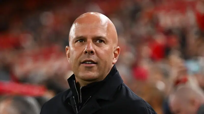 ليفربول ينفصل عن المدرب سلوت بعد موسم مخيب للآمال