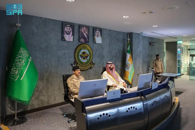 وزير الحرس الوطني ينقل تهاني القيادة للقوات في الميدان