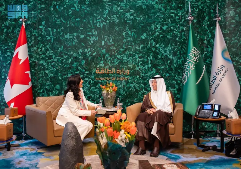 وزير الطاقة يستعرض أوجه التعاون مع وزيرة خارجية كندا