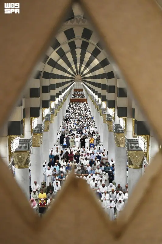 ضيوف الرحمن يتوافدون إلى المسجد النبوي بعد إتمام الحج