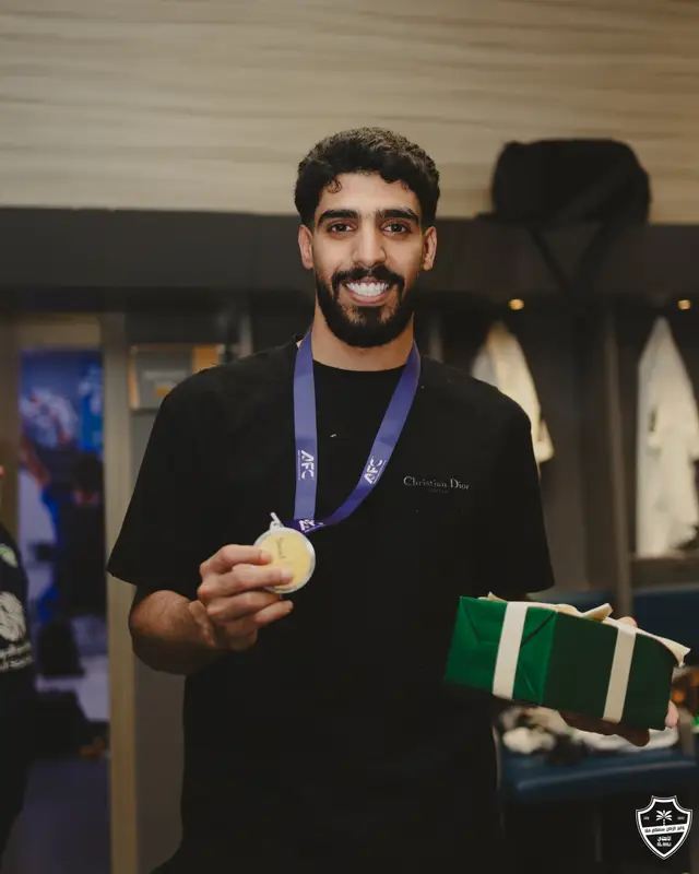 "الوفاء طبعنا".. الأهلي يكرم الرشيدي بـ"ميدالية النخبة"