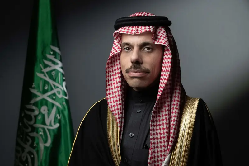 وزير الخارجية يبحث مستجدات الأوضاع مع نظيره القطري