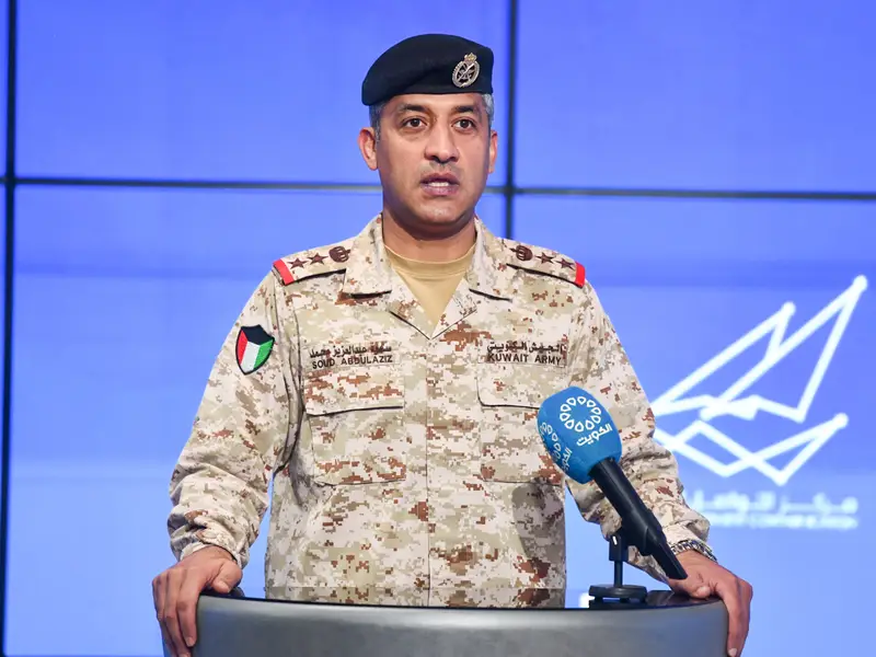 الكويت: رصد صاروخ.. وإصابتان إثر استهداف عمارة سكنية